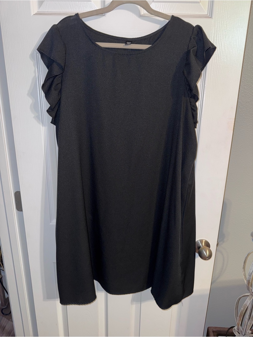 SHEIN Black Ruffle Sleeve Shift Dress